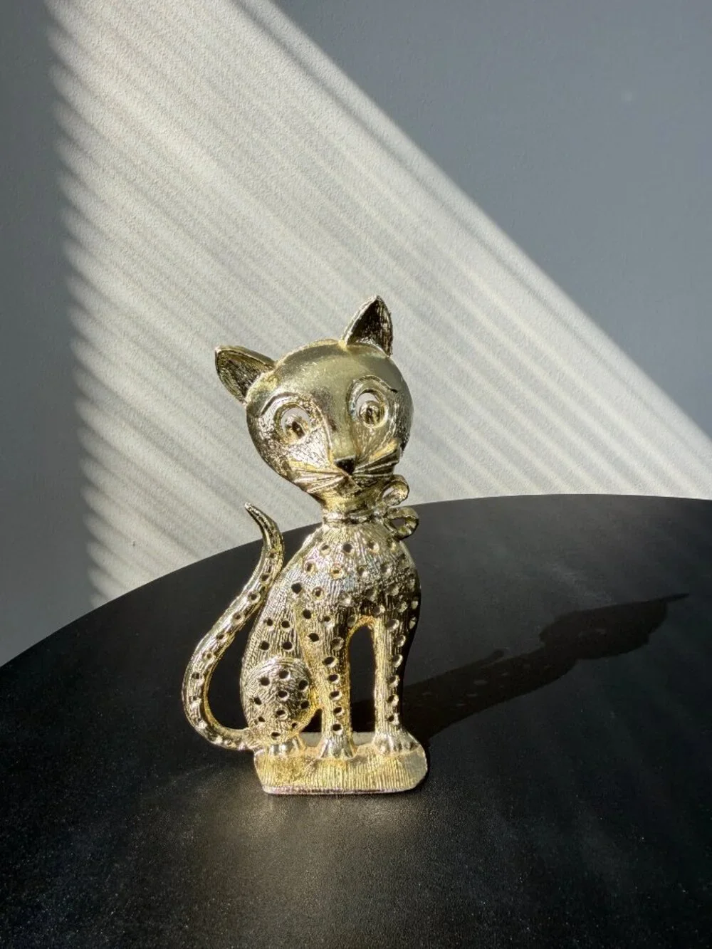 2/$40 🌸 Vintage Torino Gold Tone Cat Earring Holder – Metal Jewelry Stand - Picture 2 of 7